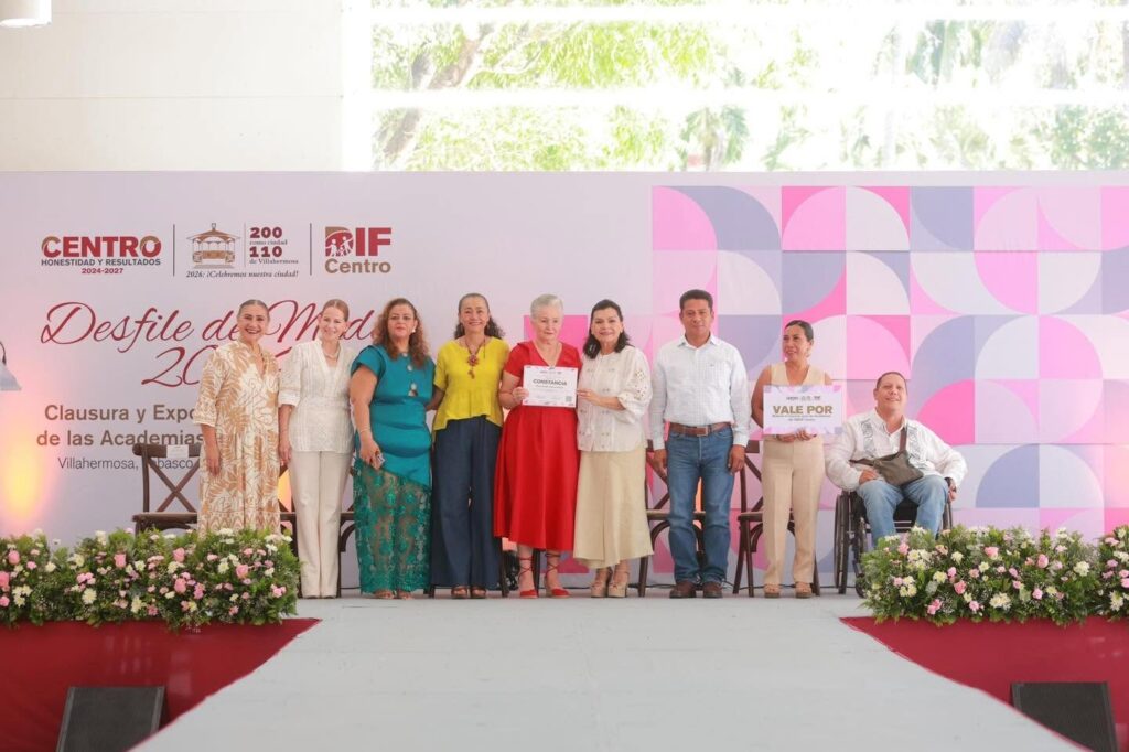 Propicia Yolanda Osuna oportunidad de autoempleo a 159 graduados de las Academias del DIF Centro