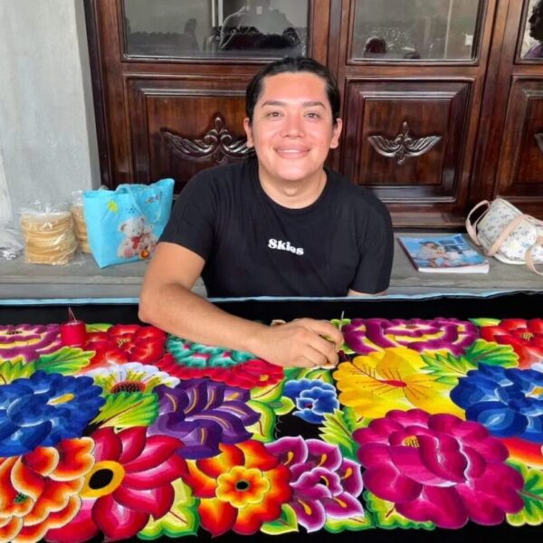 Atacan a balazos la vivienda del diseñador Elvis Guerra en Juchitán