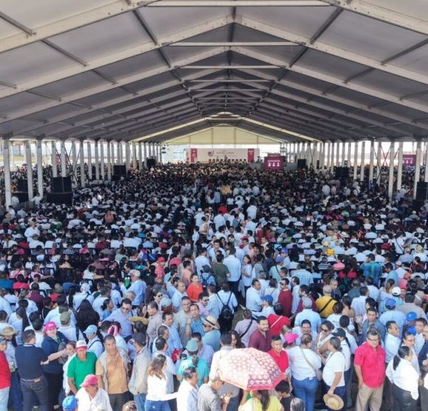 Crónica: “Tenemos que estar con ella apoyándola”; ríos de gente reciben y acompañan a la Presidenta Claudia Sheinbaum en su gira Honestidad y Resultados en Tabasco