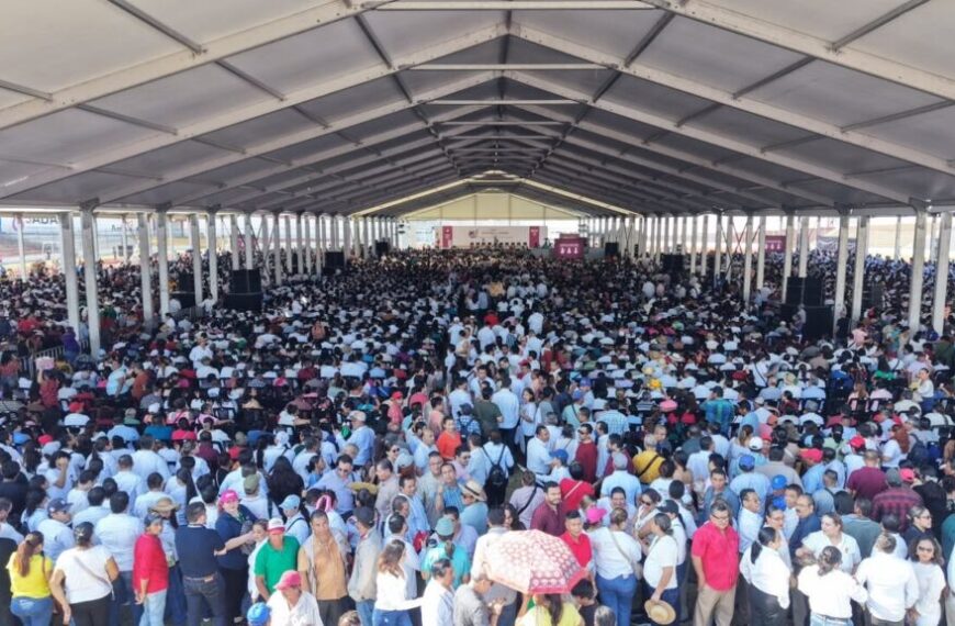 Crónica: “Tenemos que estar con ella apoyándola”; ríos de gente reciben y acompañan a la Presidenta Claudia Sheinbaum en su gira Honestidad y Resultados en Tabasco