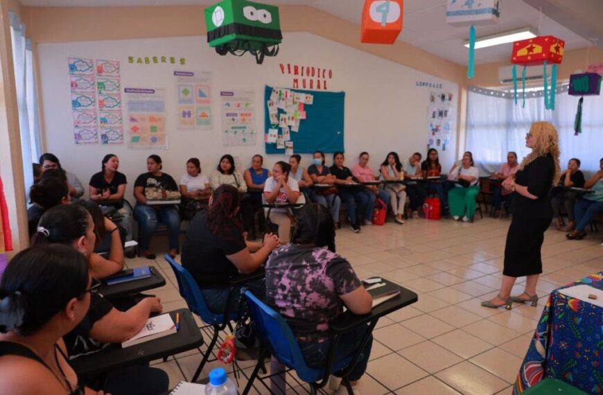 Inician capacitaciones 220 participantes de la décima generación de Mujeres al Centro