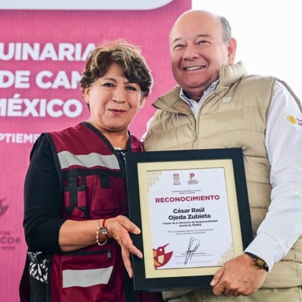 Reconoce la gobernadora Delfina Gómez trabajo social de Raúl Ojeda; le entrega sendo reconocimiento