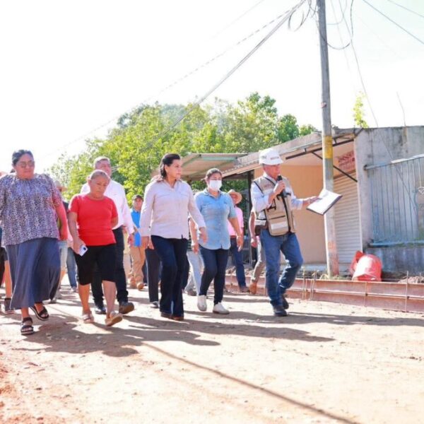 Supervisa Yolanda Osuna pavimentación de vialidades en Ra. La Lima y El Manzano, Villa Playas del Rosario