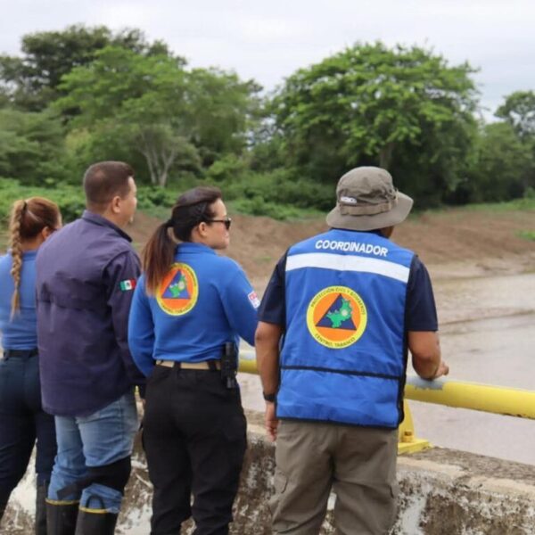 En Centro, personal de Protección Civil y Bomberos atentos a los canales de alivio ante presencia del frente frío