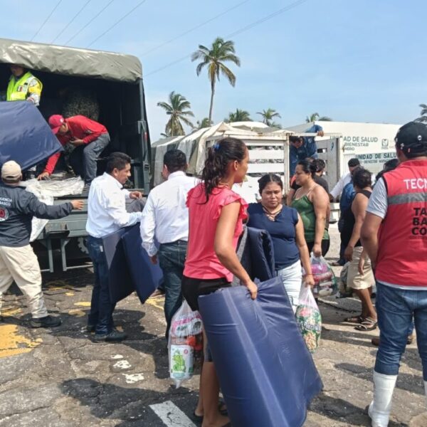 Entrega Protección Civil apoyos a familias afectadas por el frente frío dos, en Cárdenas