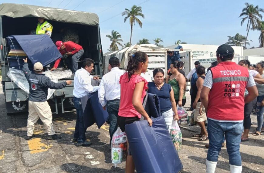 Entrega Protección Civil apoyos a familias afectadas por el frente frío dos, en Cárdenas