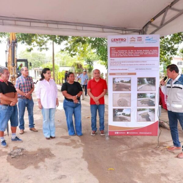Inicia Gobierno de Centro rehabilitación de drenaje sanitario en poblado Dos Montes