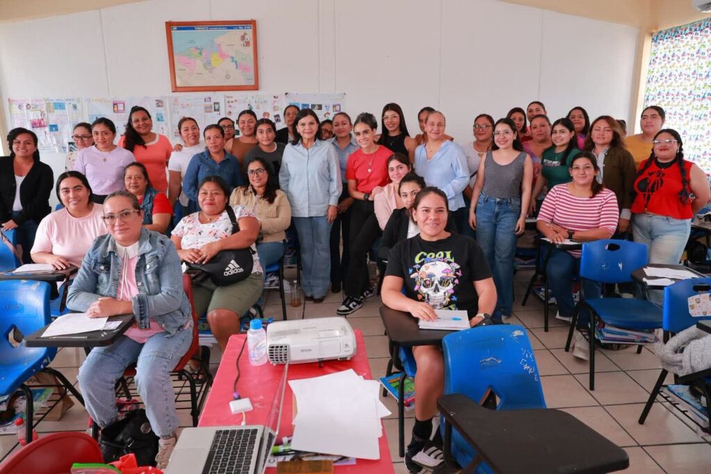 Concluyen 214 mujeres capacitación en talleres del Programa Mujeres al Centro