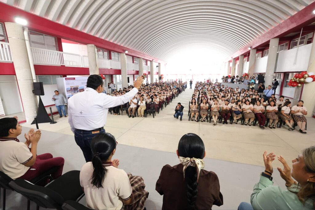 Secundaria Técnica 9 deja atrás los riesgos con nuevo edificio de seis aulas y biblioteca