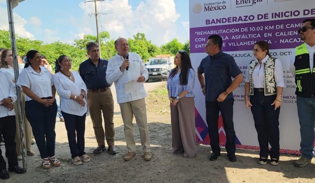Ojeda entrega apoyos de Pemex en Nacajuca y Jalpa